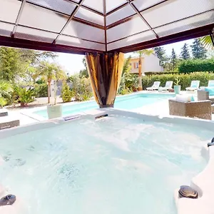 35 De Guest house